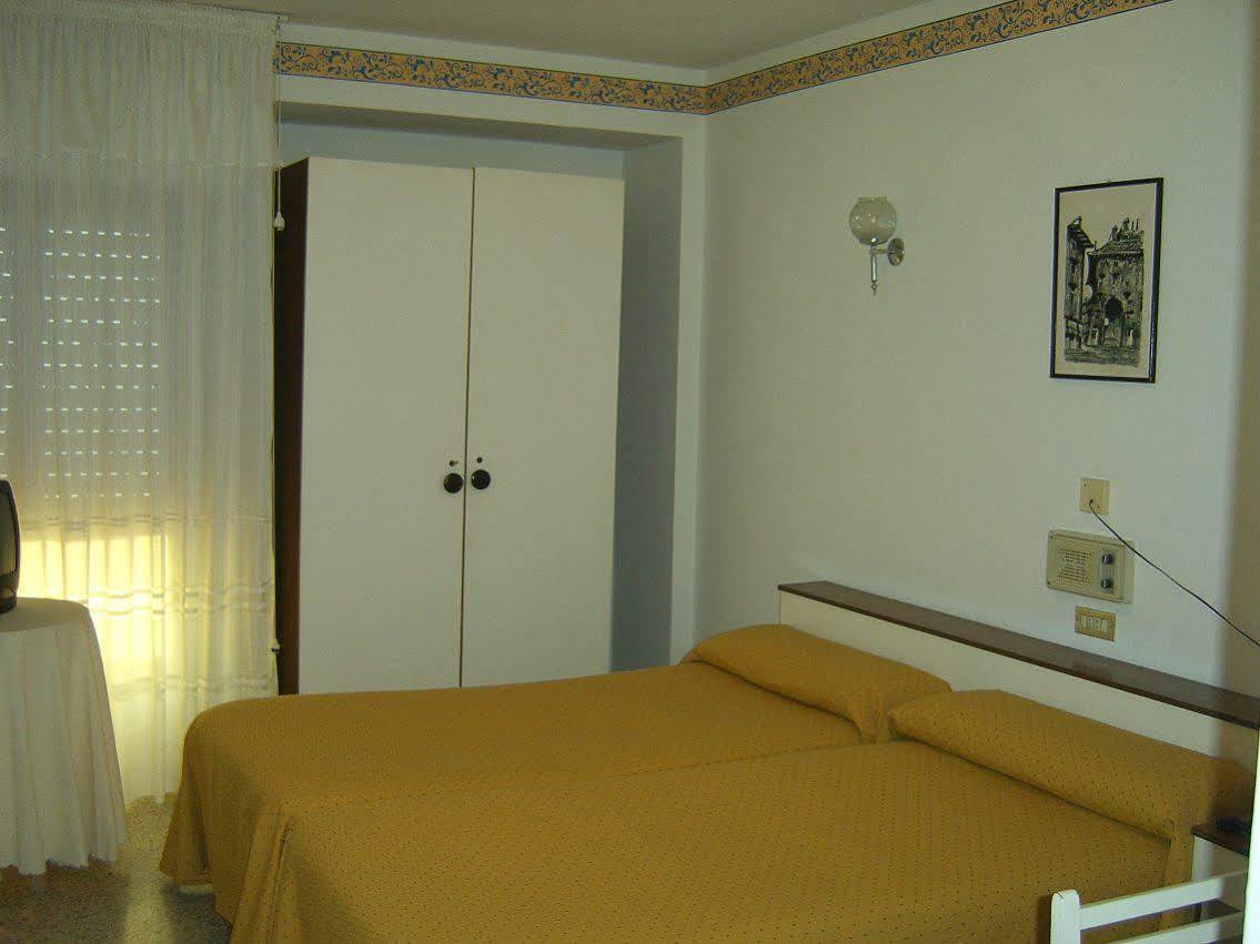 Hotel Puente De Los Santos Tapia De Casariego Exterior foto